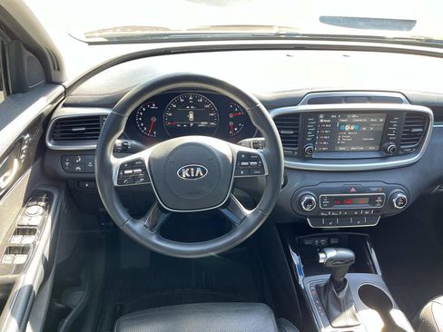 Used 2019 Kia Sorento SX image 12
