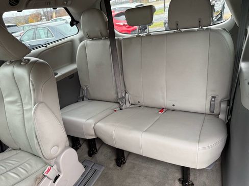 Used 2014 Toyota Sienna XLE image 15