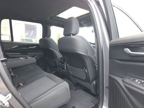 Used 2025 Jeep Grand Cherokee Laredo X AWD/4WD image 29