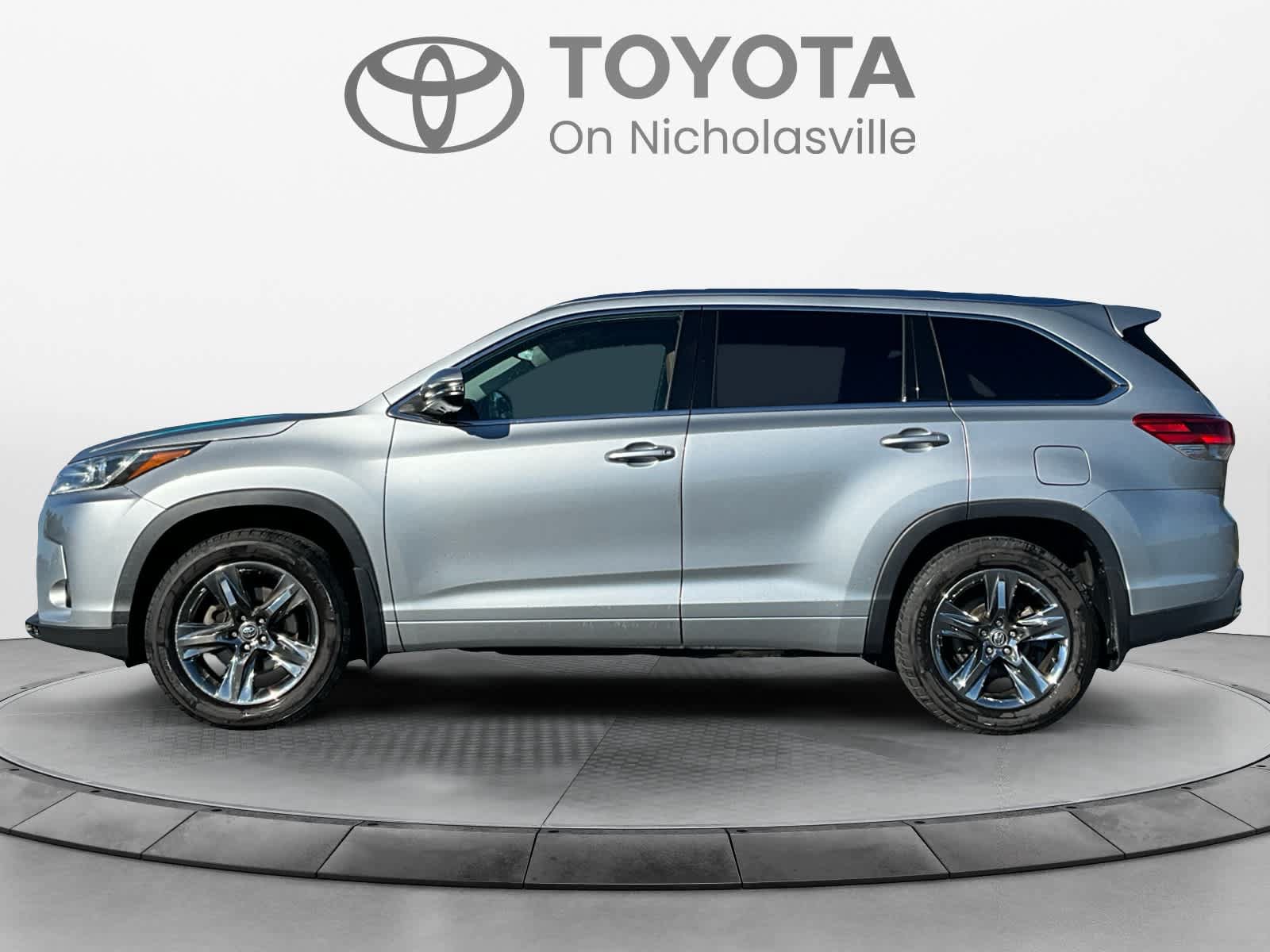 Used 2018 Toyota Highlander Limited Platinum AWD/4WD image 2