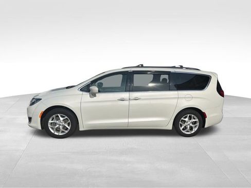 Used 2020 Chrysler Pacifica Touring w/ Tire & Wheel Group FWD image 6