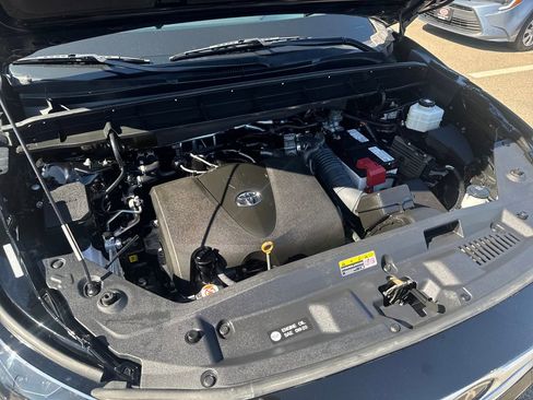 Used 2022 Toyota Highlander XLE AWD/4WD image 47
