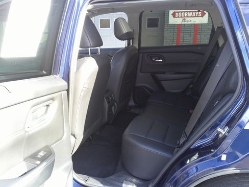 Used 2024 Nissan Rogue SV w/ SV Premium Package image 19