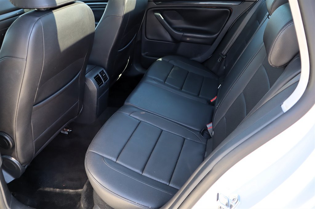 Used 2010 Volkswagen Jetta TDI FWD image 19