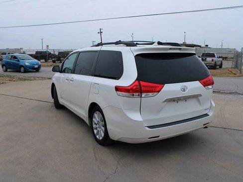 Used 2013 Toyota Sienna Limited image 6