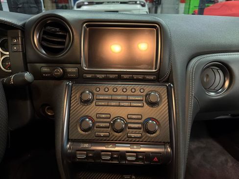 Used 2015 Nissan GT-R Black Edition image 18