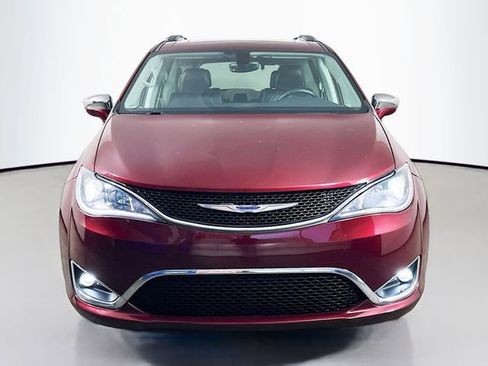 Used 2018 Chrysler Pacifica Limited w/ Tire & Wheel Group image 4