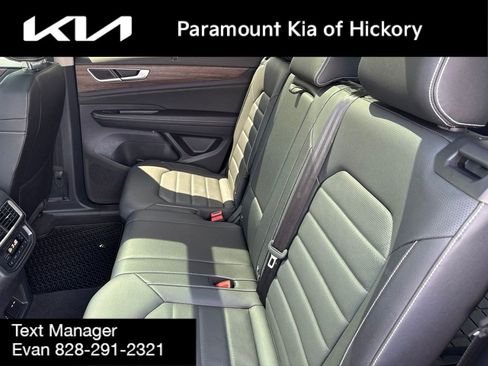 Used 2025 Volkswagen Atlas SEL AWD/4WD image 15