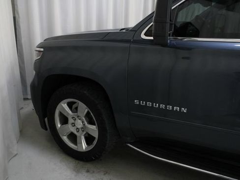 Used 2020 Chevrolet Suburban Premier AWD/4WD image 35