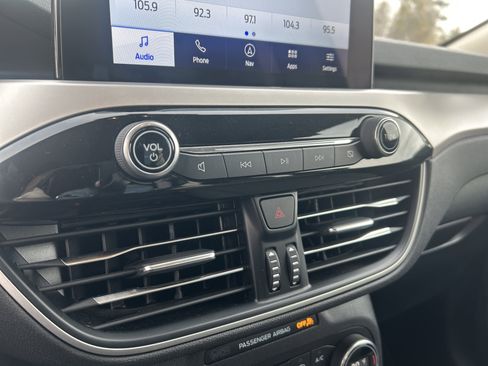 Used 2020 Ford Escape SE image 19