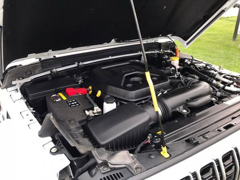 Used 2025 Jeep Wrangler Unlimited Sahara w/ Safety Group AWD/4WD image 59
