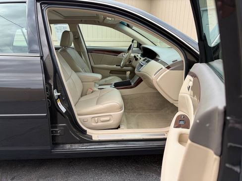Used 2009 Toyota Avalon Limited FWD image 3