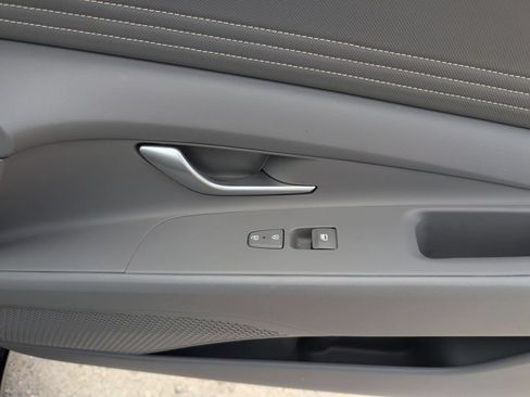 Used 2025 Hyundai Elantra SEL FWD image 34