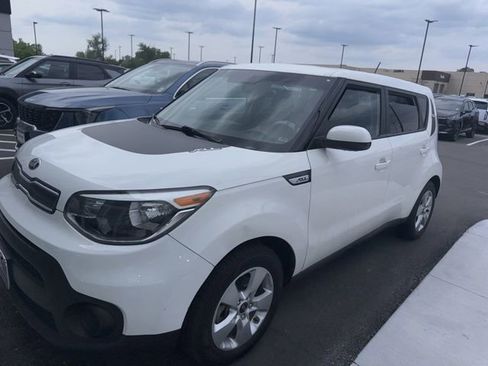 Used 2019 Kia Soul w/ Convenience Package FWD image 2