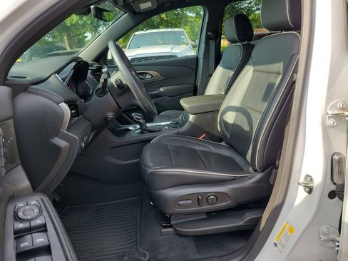 Used 2023 Chevrolet Traverse Premier FWD image 20