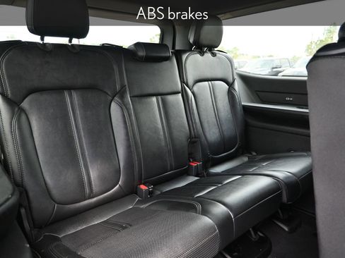 Used 2024 Jeep Wagoneer Series II w/ Flexible Seating Group image 31