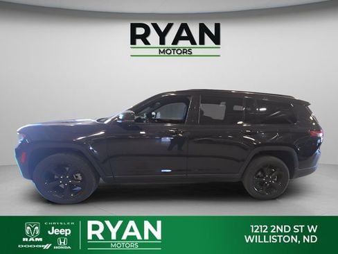 Used 2023 Jeep Grand Cherokee L Laredo AWD/4WD image 11