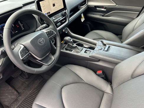 Certified 2026 Toyota Grand Highlander FWD image 9