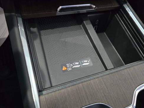 New 2026 GMC Acadia Denali w/ Super Cruise Package image 9