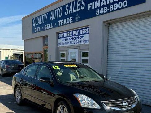 Used 2012 Nissan Altima 3.5 SR w/ Sport Pkg image 2