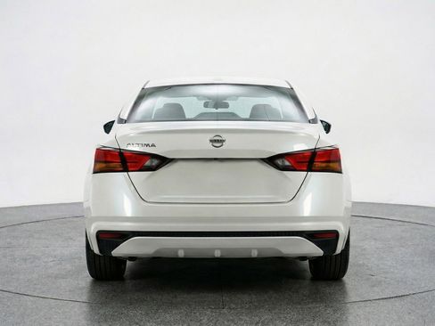 Used 2025 Nissan Altima 2.5 SV FWD image 7