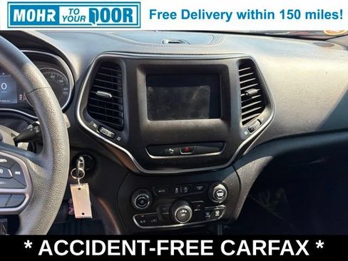 Used 2019 Jeep Cherokee Latitude w/ Popular Appearance Group FWD image 22