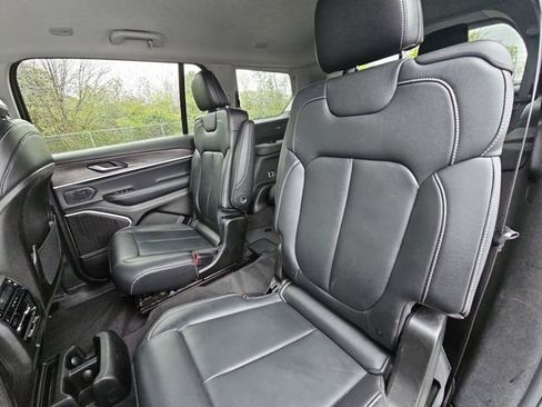 Used 2022 Jeep Grand Cherokee L Limited AWD/4WD image 24
