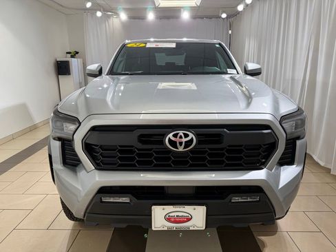 Certified 2024 Toyota Tacoma TRD Off-Road AWD/4WD image 8