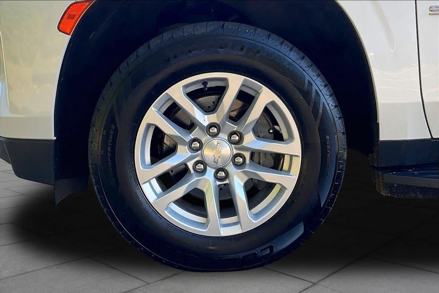 Used 2021 Chevrolet Suburban LT AWD/4WD image 9