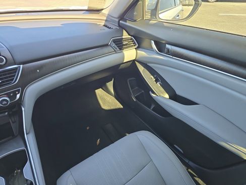 Used 2020 Honda Accord Touring image 11