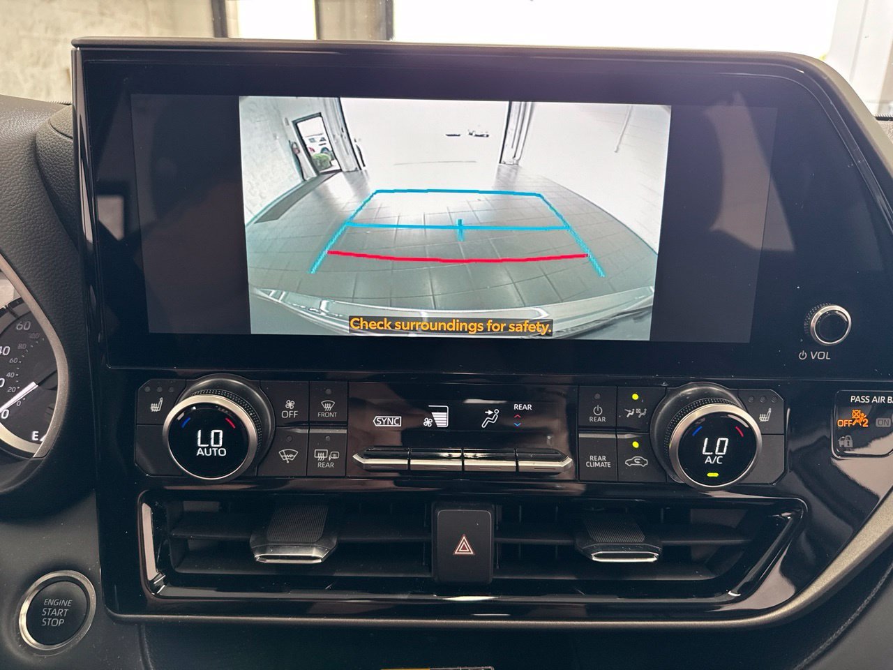 Used 2025 Toyota Highlander XLE AWD/4WD image 29