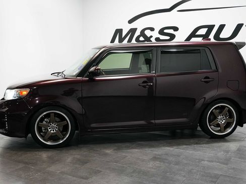 Used 2015 Scion xB FWD image 3