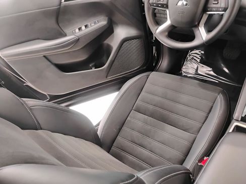 Used 2024 Mitsubishi Outlander SE FWD image 52