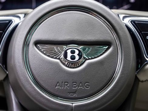 Used 2021 Bentley Bentayga image 39