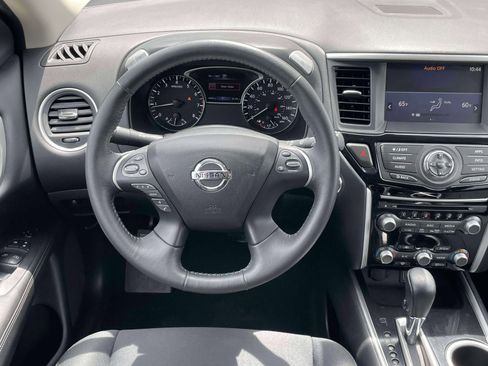 Used 2018 Nissan Pathfinder SV AWD/4WD image 13