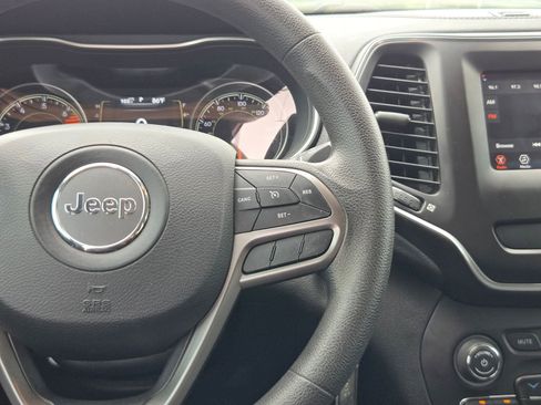 Used 2021 Jeep Cherokee Latitude FWD image 17