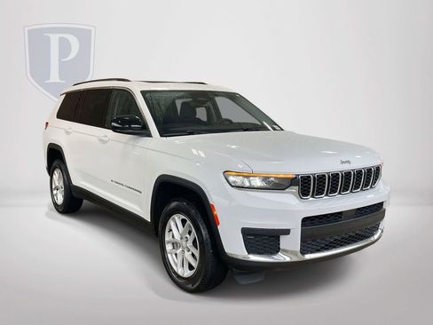 Used 2024 Jeep Grand Cherokee L Laredo image 2