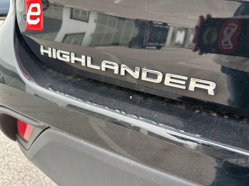 Used 2024 Toyota Highlander LE image 42