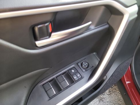 Certified 2025 Toyota RAV4 XLE w/ Convenience Package image 19