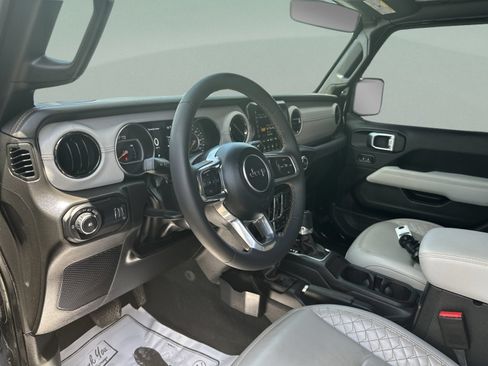 Used 2023 Jeep Wrangler Unlimited Sahara AWD/4WD image 23