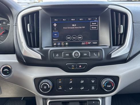 Used 2022 GMC Terrain SLE FWD image 19