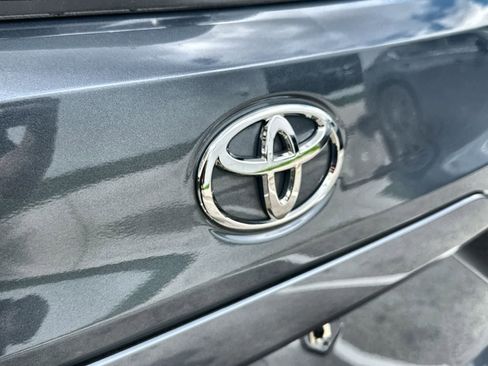 Used 2022 Toyota Corolla Cross XLE image 16