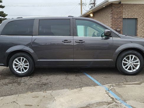 Used 2018 Dodge Grand Caravan SXT w/ Driver Convenience Group image 7