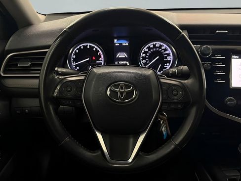 Used 2020 Toyota Camry SE image 14
