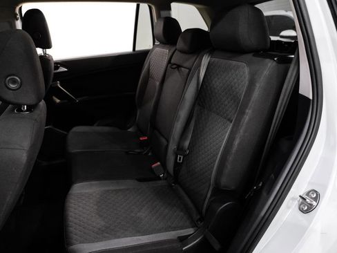 Used 2018 Volkswagen Tiguan S image 33