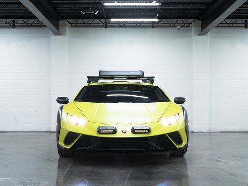 Used 2024 Lamborghini Huracan Sterrato image 2