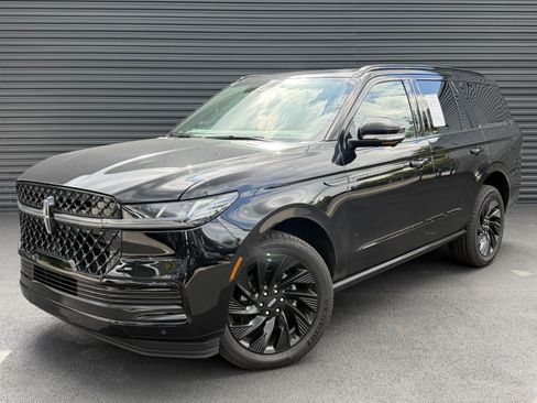 Used 2026 Lincoln Navigator Reserve w/ Jet Appearance Package AWD/4WD image 1