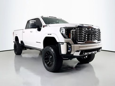 Used 2024 GMC Sierra 2500 Denali w/ Denali Reserve Package AWD/4WD image 4