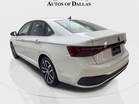 Used 2025 Volkswagen Jetta SE w/ Sunroof Package image 9