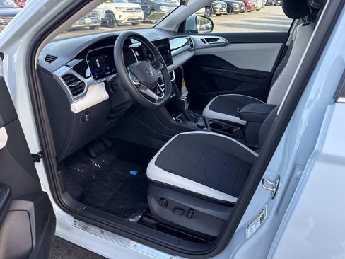 New 2025 Volkswagen Taos SE image 8